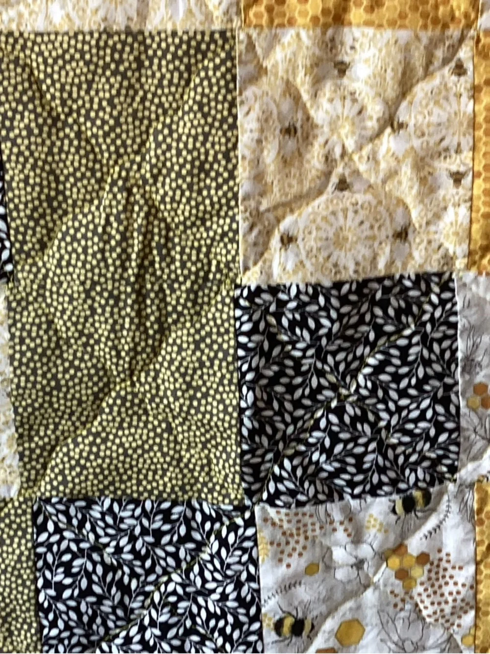 NWT. Hand Crafted Honey Bees Quilt